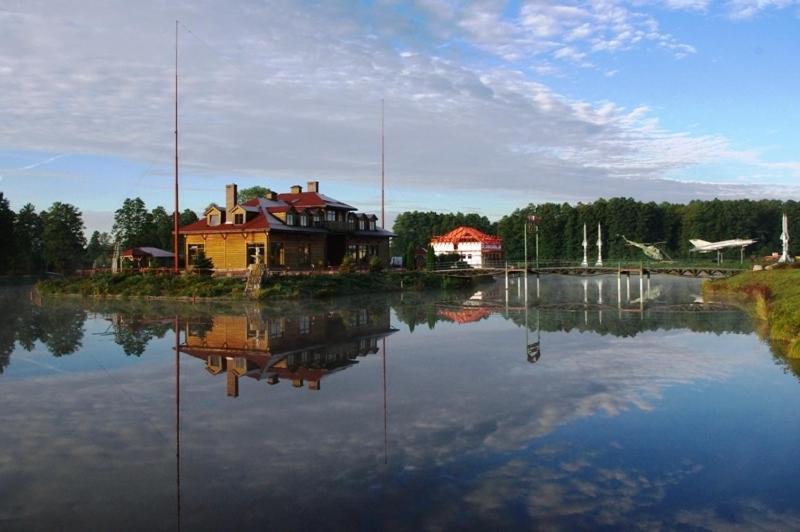 Malibu Lublin Hotel Buitenkant foto